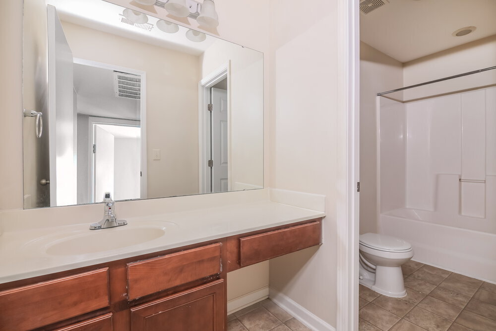 Building Photo - 731 Hunters Ridge Dr