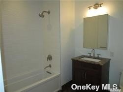 Building Photo - 433 Main St