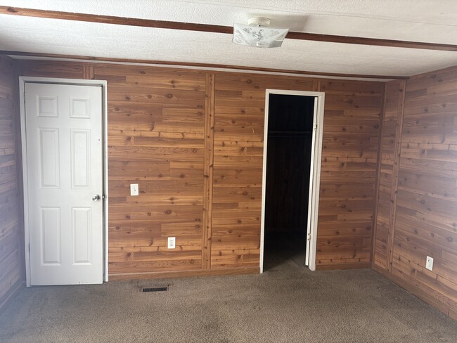 Building Photo - 2118 Cliffwood Rd