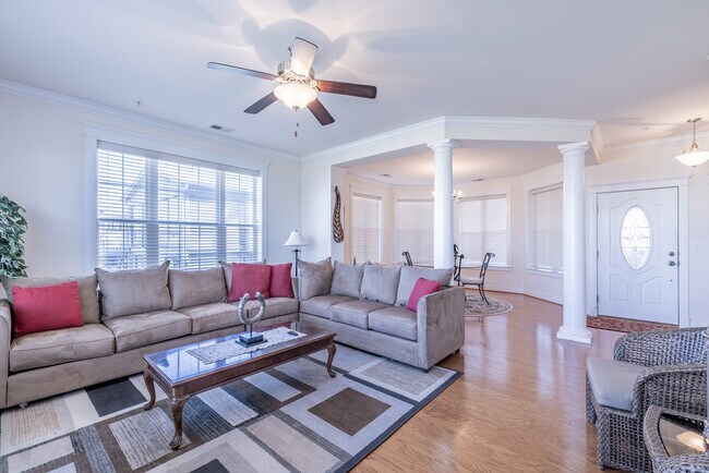 Building Photo - 101 Swan Cove Ln