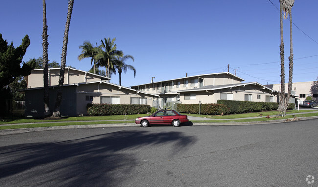 Primary Photo - Maple Apartments
