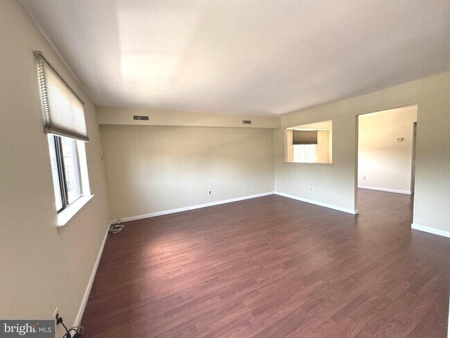 Building Photo - 2031 Jason Dr