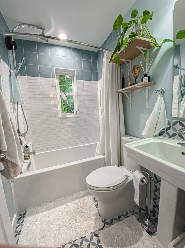 Building Photo - Gorgeous 3 Bed 1.5 Bath Brick Home with Large Yard In Beautiful Taylor Run