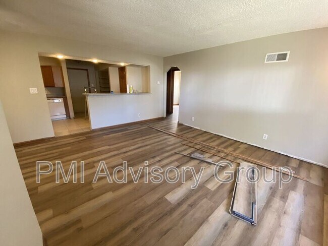 Building Photo - 2020 SW Atwood Ave