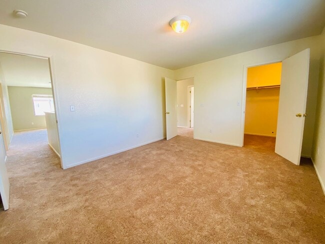 Building Photo - Spacious and Beautiful Home Close to a Huge Park