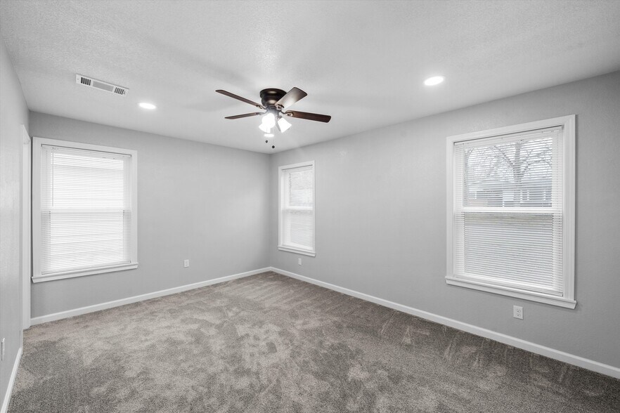 Building Photo - 1225 Meadow Brook Rd