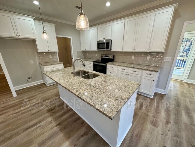 Building Photo - 107 Lasso Drive