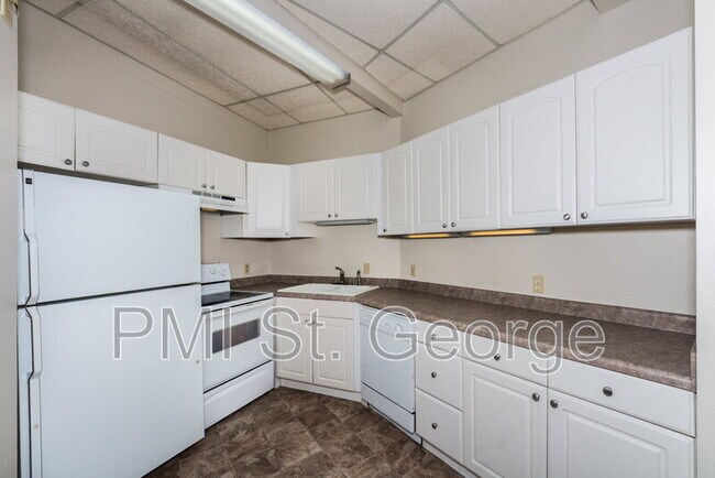 Building Photo - 210 E 600 S
