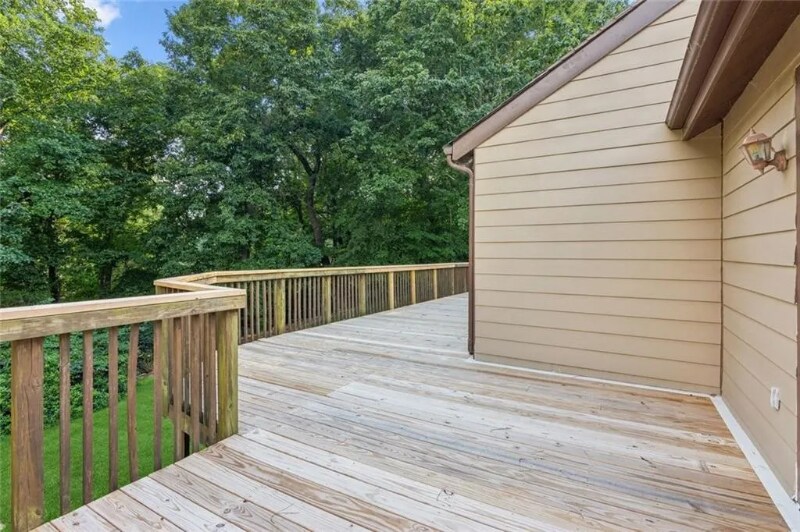 Building Photo - 1616 Maple Ridge Dr