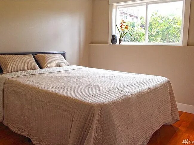 Building Photo - Stunning Somerset Home with Breathtaking City, Mountain & Lake Views – 5 Bedrooms, Gourmet Kitchen