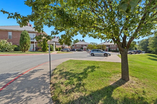 Building Photo - 413 Columbia Pl