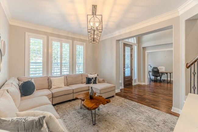 Building Photo - 2 Graylin Woods Pl