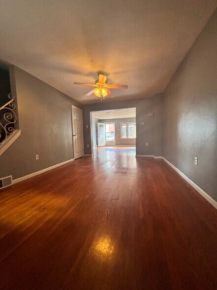 Building Photo - 1915 Jane St