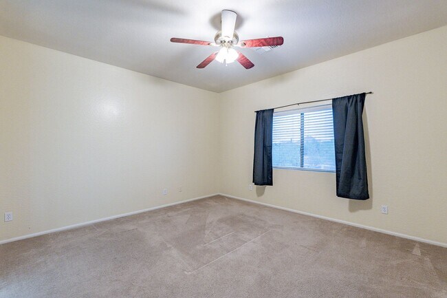 Building Photo - Three Beds & 2.5 Baths - Move Right In!