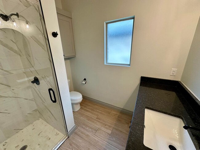 Building Photo - Self Showing - Beautiful 4 Bed 2 Bath - Co...