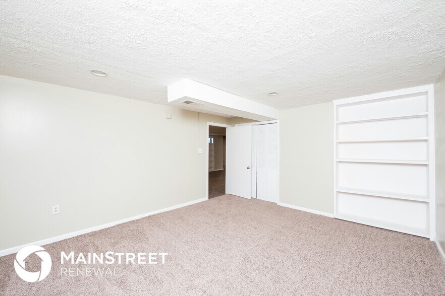 Building Photo - 8563 Dover Ct