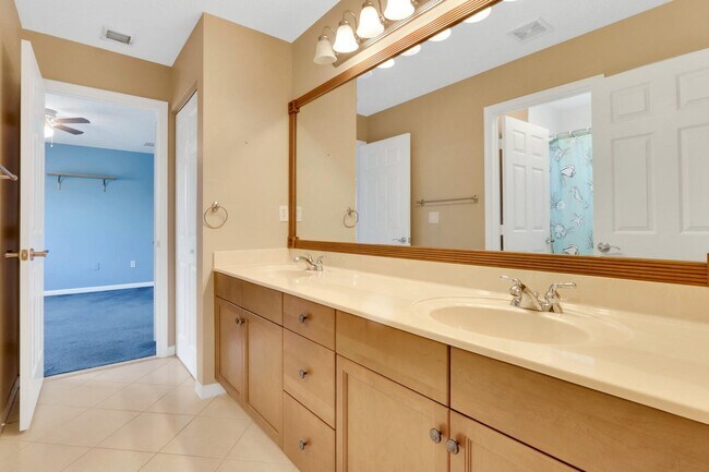 Building Photo - 3043 Hartridge Ter