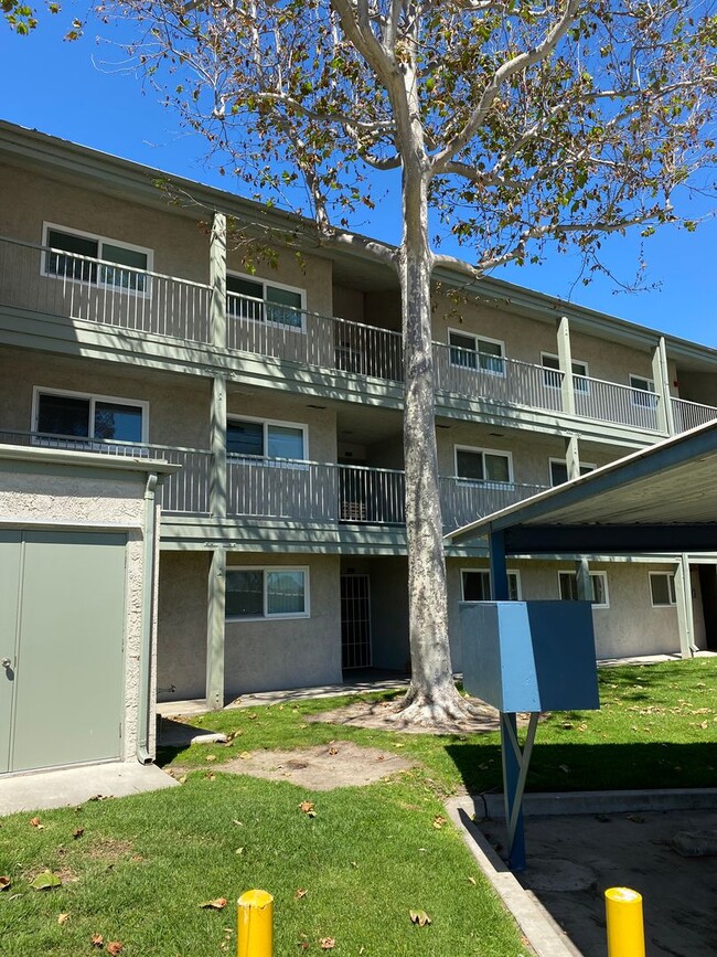 Building Photo - Fully Furnished Condo at the Beach