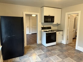 Building Photo - 427 19th Ave NE