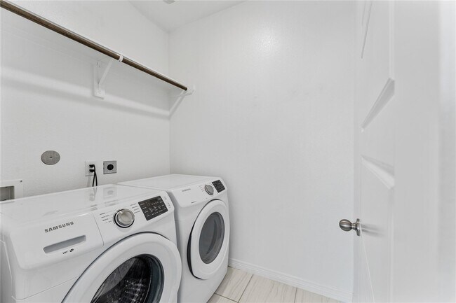 Building Photo - 3614 Windward Canyon Dr