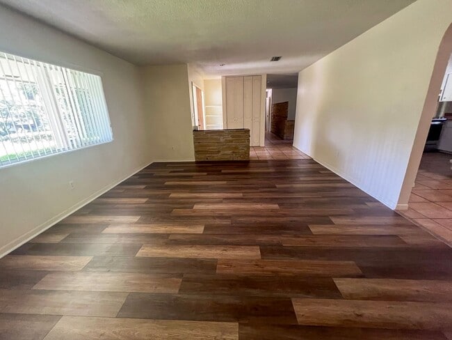 Building Photo - Pet Friendly 4BR/3BA Bedroom House - Available Mid-June!