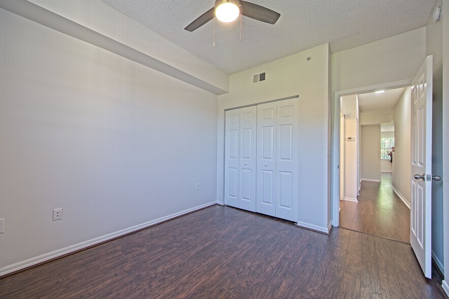 Building Photo - 5701 Bentgrass Dr