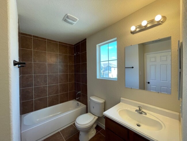 Building Photo - Town home for rent