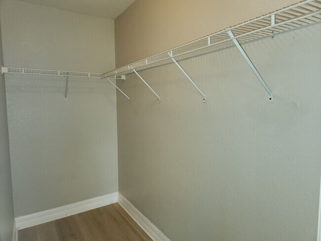 Building Photo - 827 NE 23rd Terrace