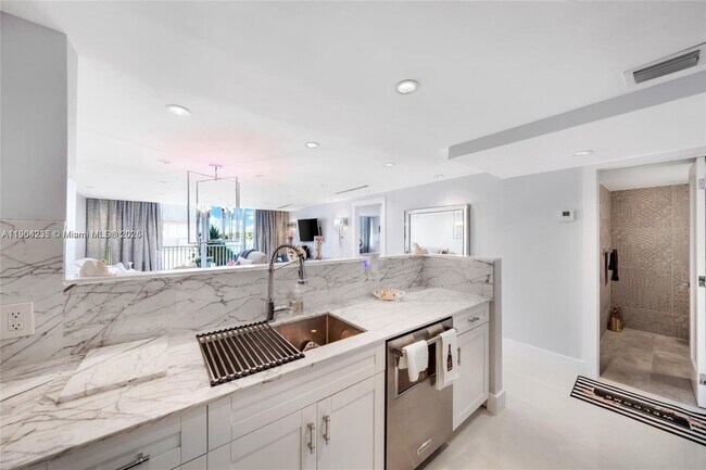 Building Photo - 5838 Collins Ave