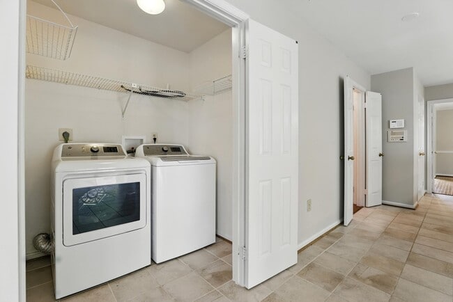Building Photo - 14720 Peachwood Dr