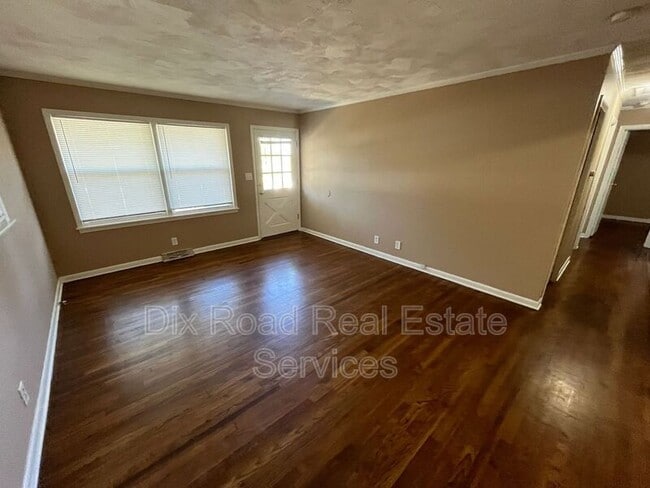 Building Photo - 921 Millikin St