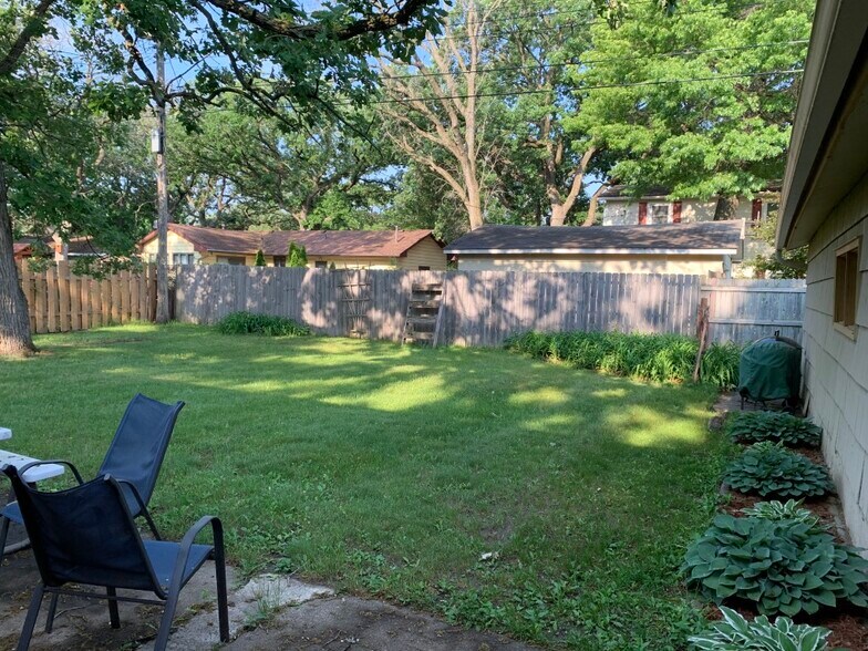 Building Photo - 8996 Jackson Avenue