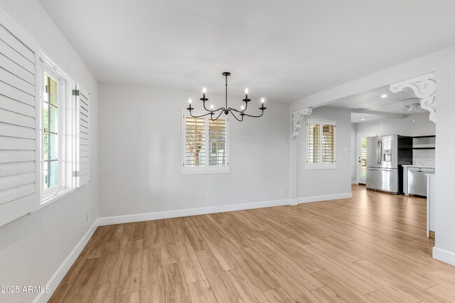 Building Photo - 808 E Cavalier Dr