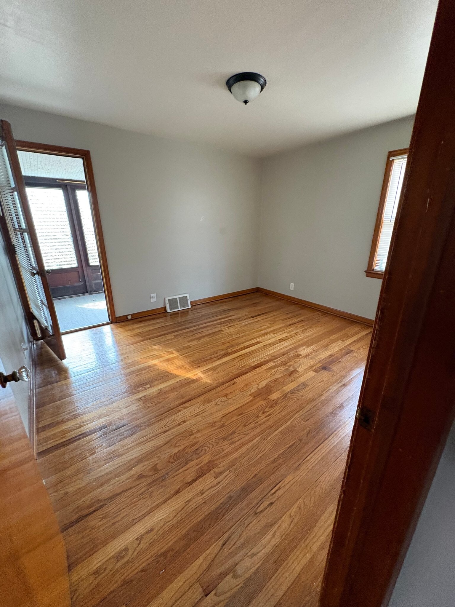 Building Photo - 1420 Villa Dr