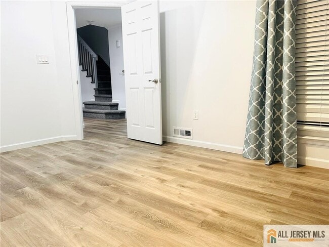 Building Photo - 16 Gerard Pl