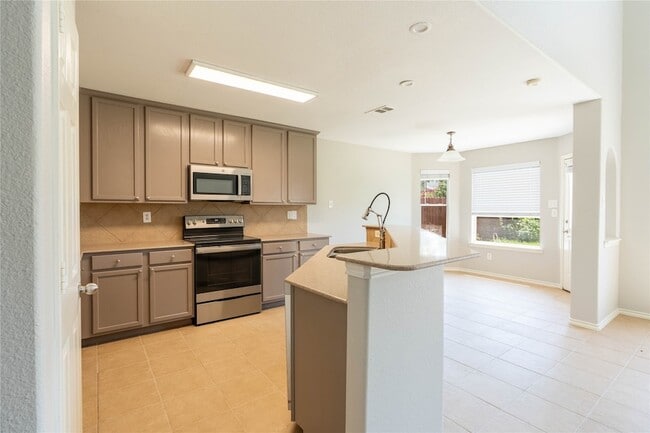 Building Photo - 2012 Meadow View Dr