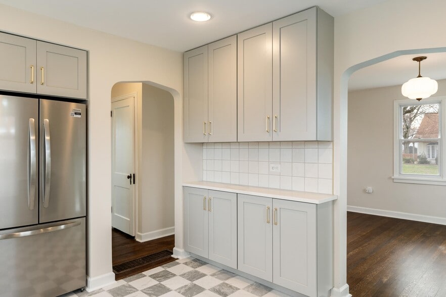 Building Photo - 2103 Oriole Dr