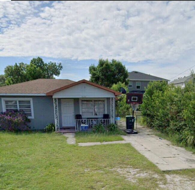 Primary Photo - 4006 W Carmen St