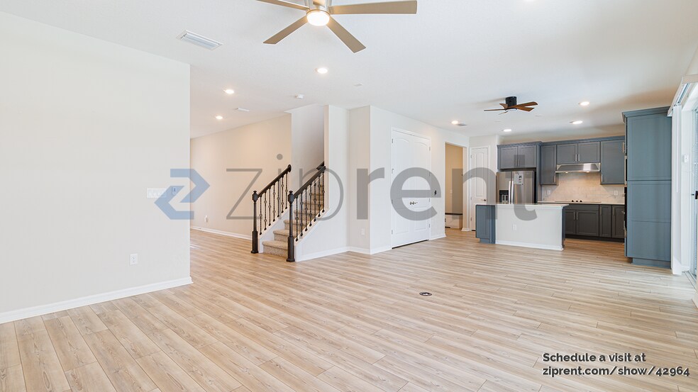 Building Photo - 6636 Willow View Ave