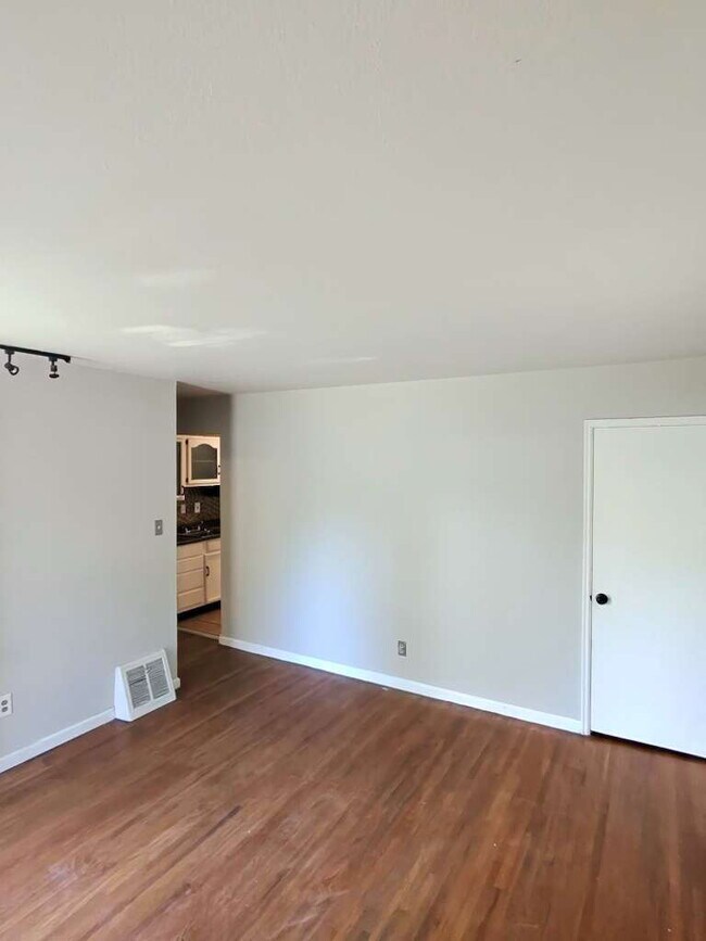 Building Photo - 10421 Renfrew Dr