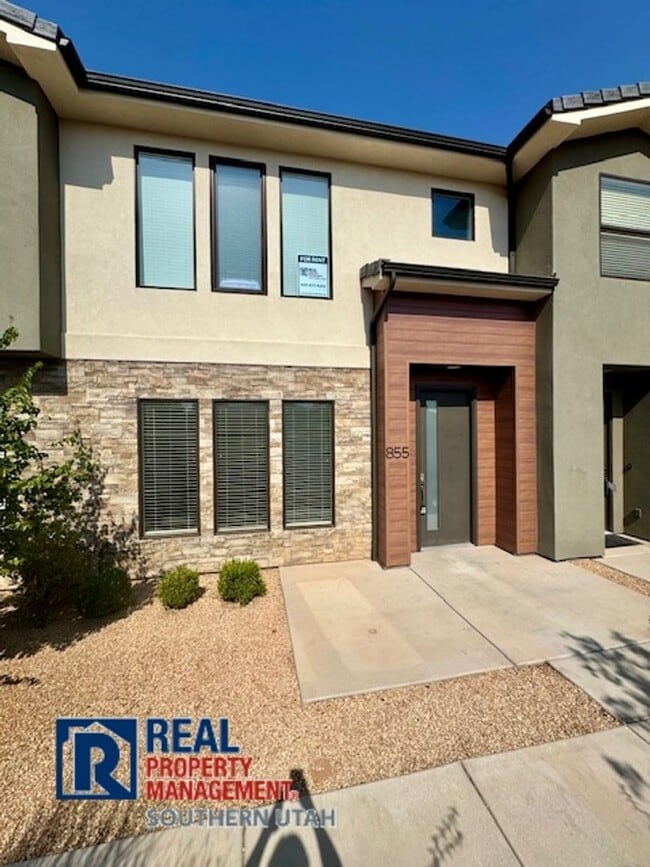 Building Photo - Woodland Estates Townhome
