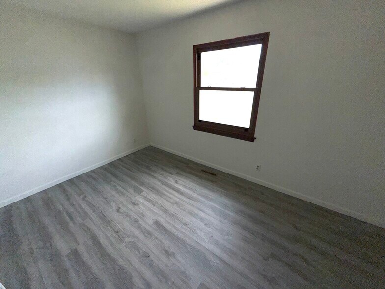 Building Photo - 1403 Emerald Dr