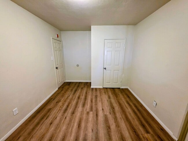 Building Photo - Spacious 4-bedroom, 2-bath house in San Bernardino near Del Rosa & Lynwood.