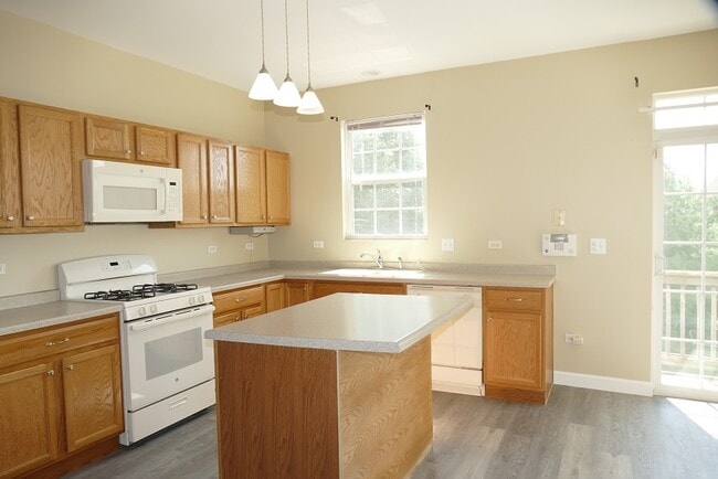 Building Photo - 237 S Oak Creek Ln