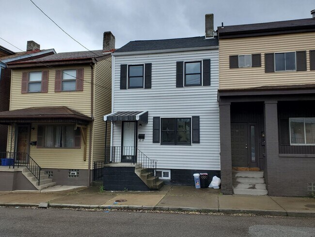 Primary Photo - House for rent in Bloomfield