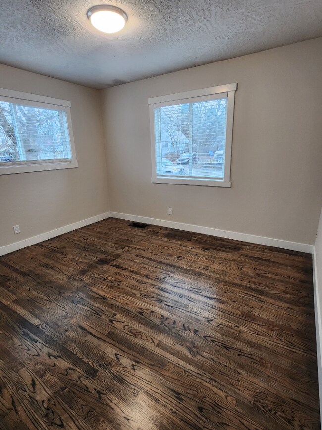Building Photo - 3BR With Newer Updates