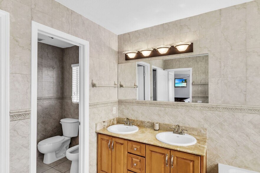 Building Photo - 112 Seagull