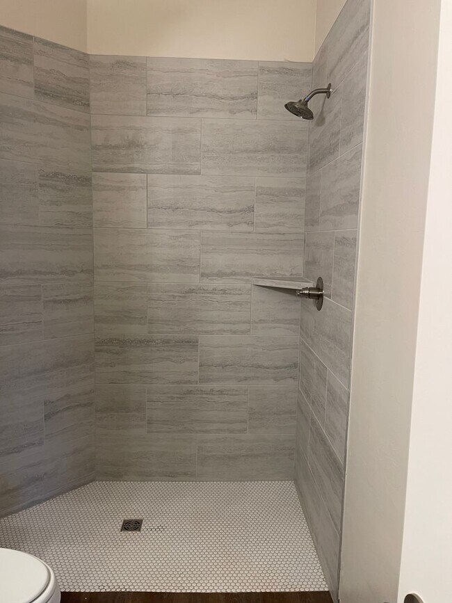 Building Photo - 3 bedroom with 2.5 bath in The Enclave