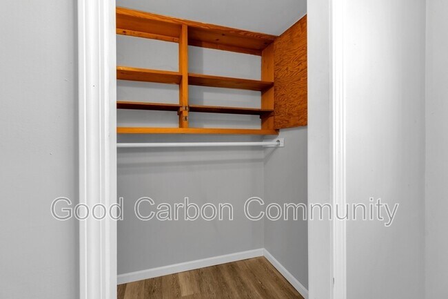 Building Photo - 1190 Orchard Park Rd