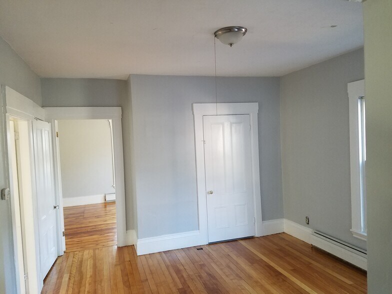 Building Photo - 857 Broadway